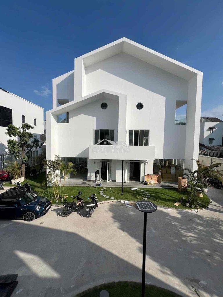 Cho thuê biệt thự khu trần não q2 dtsd 500m2