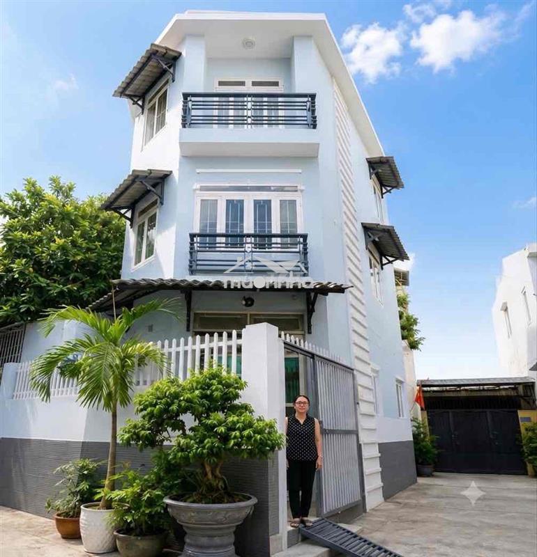 Vip gò vấp 2 mặt tiền hẻm cách đường 30 m