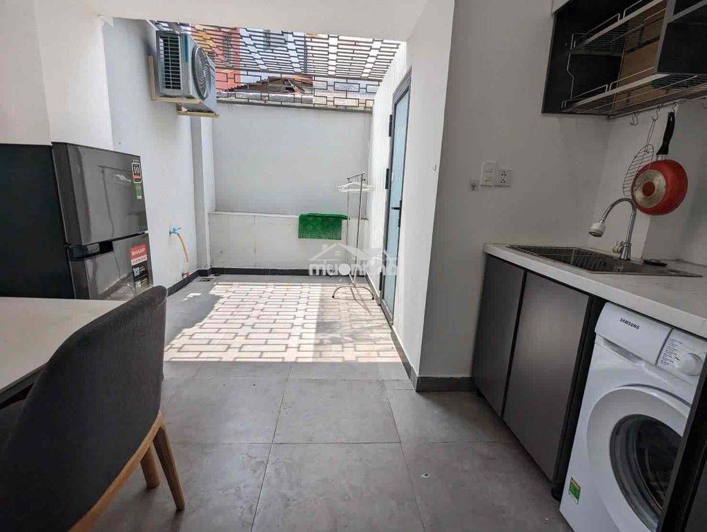 Căn hộ sân vườn có giếng trời tách bếp rộng thông thoáng - 4