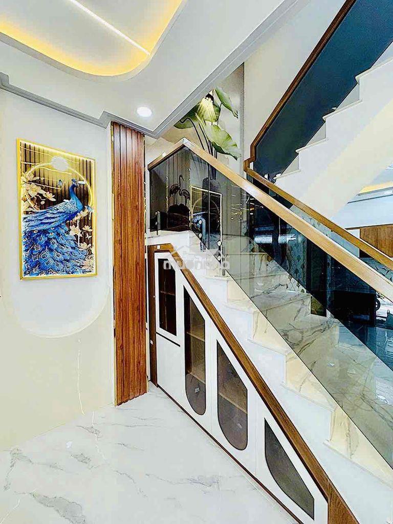 Nhà đẹp lung linh 3 phòng ngủ quận 6 - xe hơi sát nhà - 4.2m x 12.2m - 3