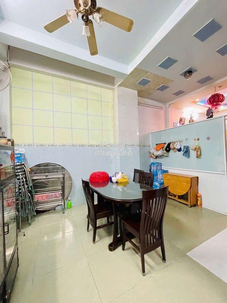 Nhà 3 tầng (b.tân) giáp tân phú - dt 68m2 - giá 4,95 tỷ - hẻm xh 7m - 2
