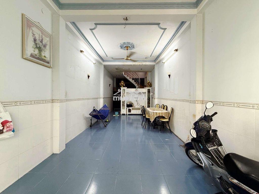 🏡Nhà đẹp gtốt với diện tích lớn 4.5m ×19m, ngay gần mặt tiền quận 3.✅️
- 2