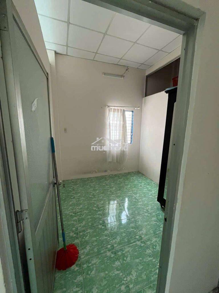 Cho thuê nhà hẽm 2m lưu hữu phước. có nội thất. dt 4x7 giá 6tr5 - 2