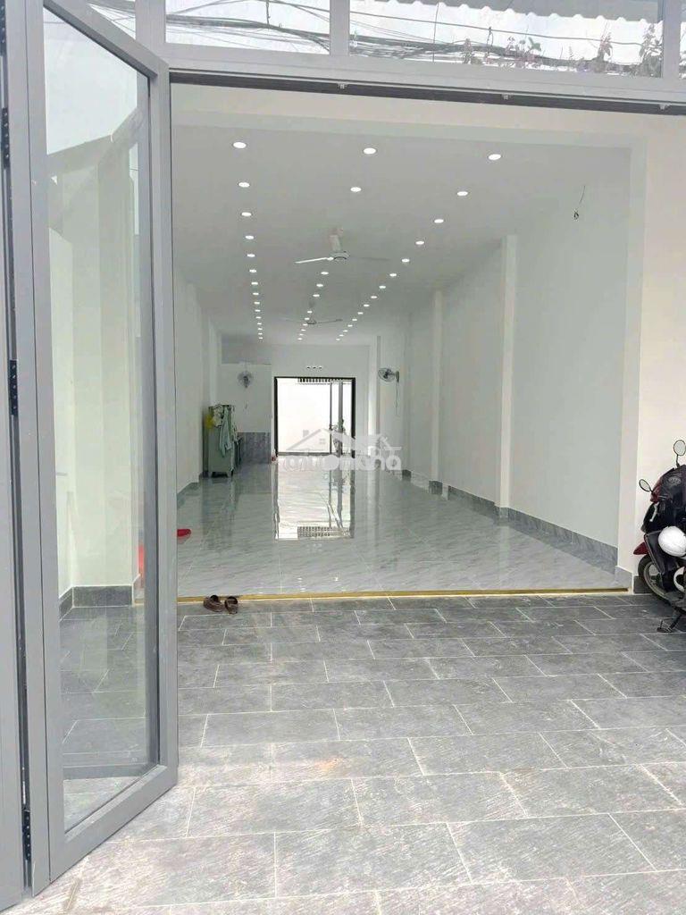 Nhà mới xây trống suốt