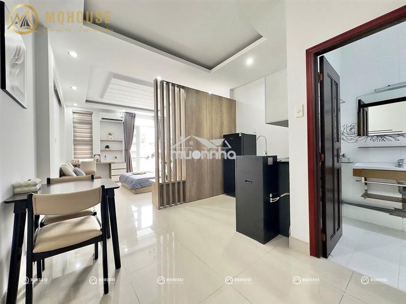 Studio ban công tách bếp tone gỗ cực đẹp ngay emart phan huy ích