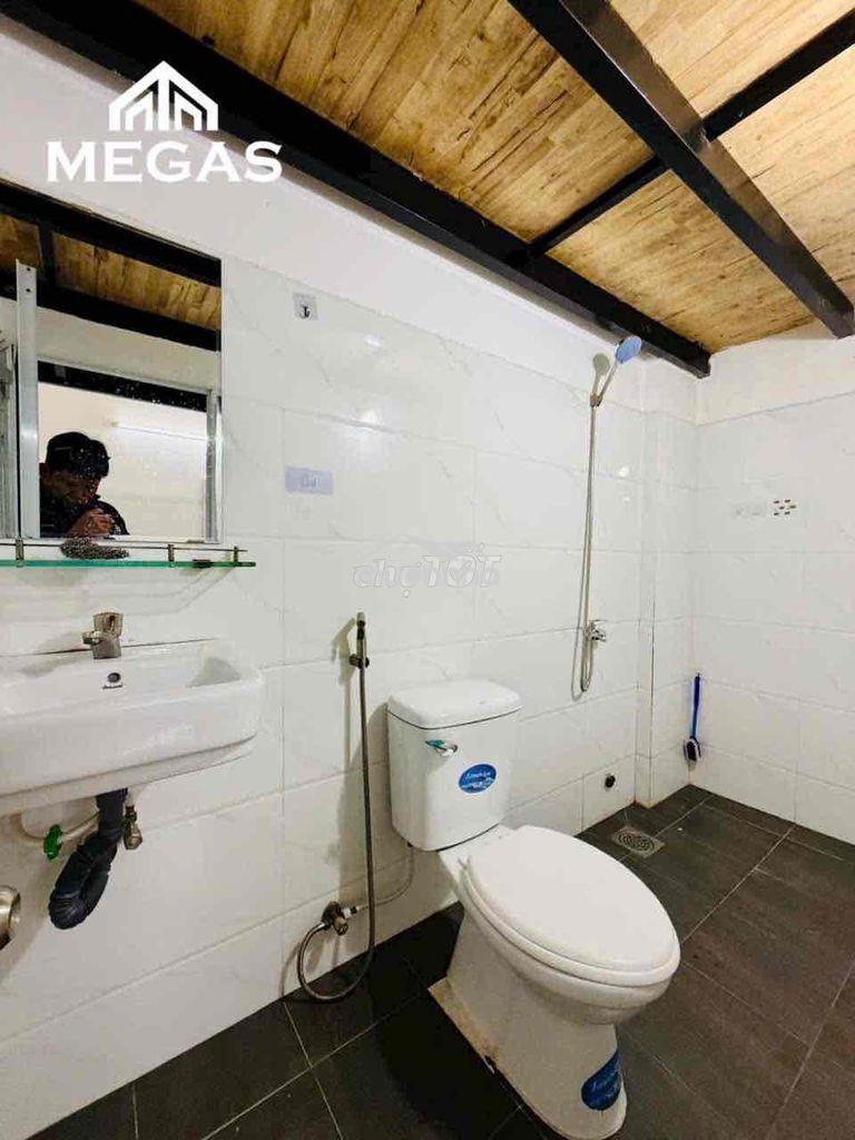 Duplex rộng rãi - nội thất cơ bản | sát đường cộng hoà, tân bình - 4