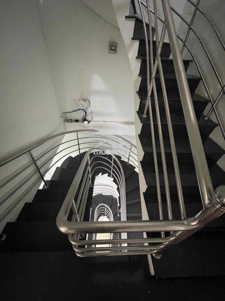 Hẻm xe tải vườn lài. 4,5x17m trệt lững 2 lầu. 5pn,4wc - 4