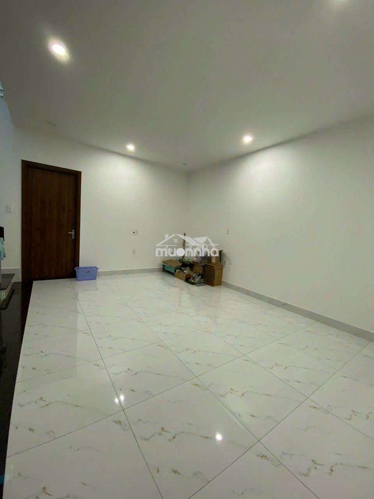 Nhà rộng 6*20, trệt, 2 lầu, 4pn, 5wc, sân xe hơi, gần ngã tư ga - 3