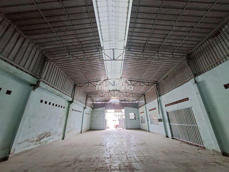 Cho thuê nhà xưởng 300m2 giá thuê 20 triệu/ tháng