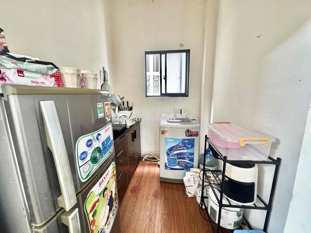Studio tách bếp cửa sổ trời - full nội thất - 3