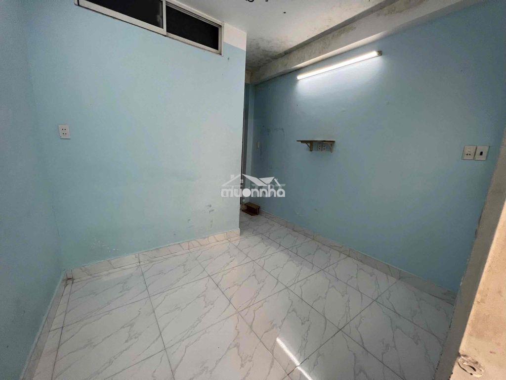 Phòng ban công giá tốt phù hợp 1 người ở - 4