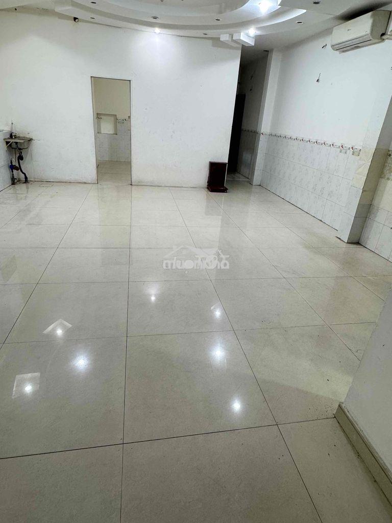 Phòng ban công ( 78m2 ) - máy lạnh - 1pn - 1wc - 2