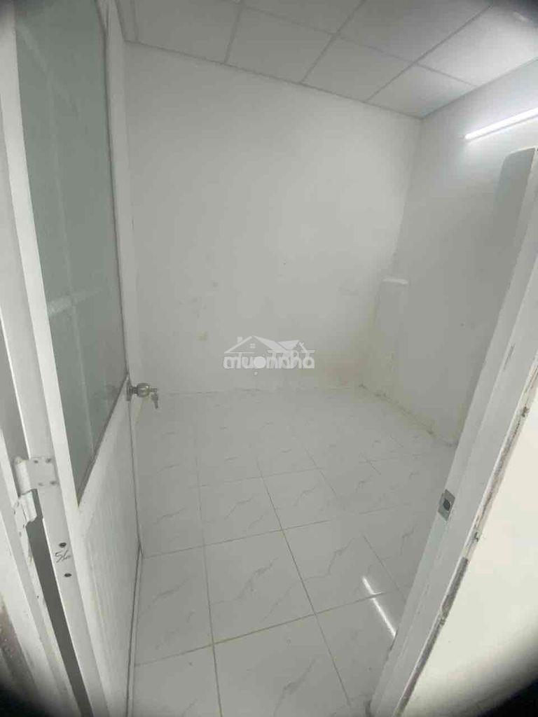Phòng trống gần chợ trung tâm thương mại - 3