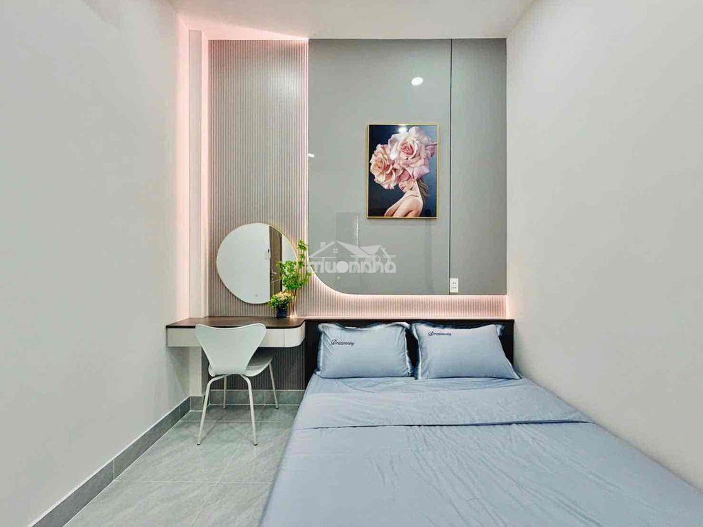 Chị gái cần bán căn nhà có sân để xe máy, hẻm thông quang trung, gv - 4