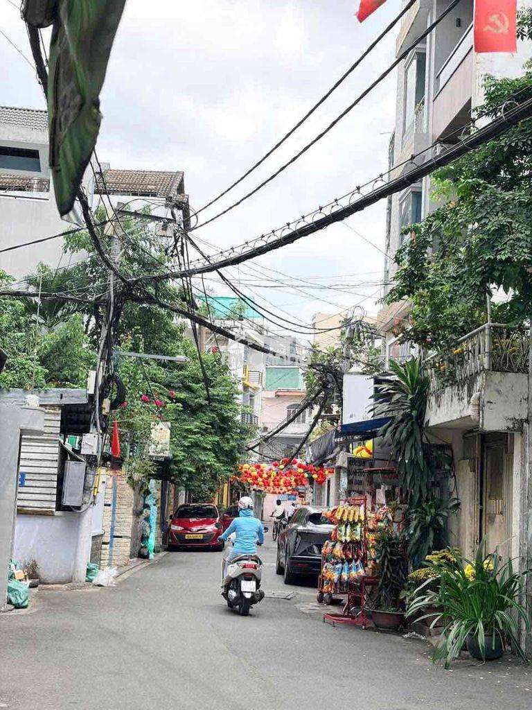 Nhà mới rộng rãi phư nhuận, hẻm xe hơi - trệt 2 lầu, 4pn 3vs - 4
