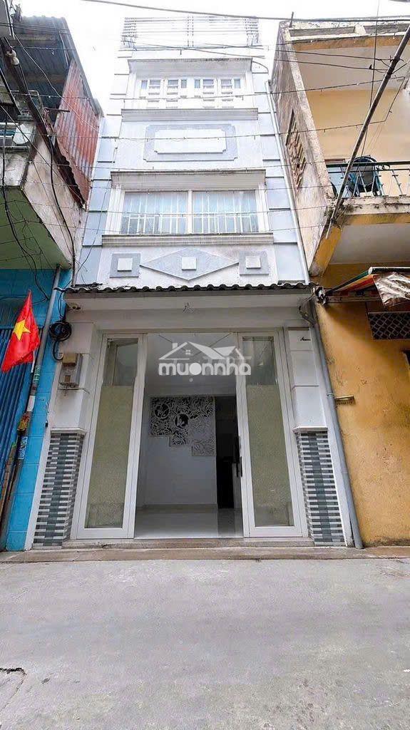 Cho thuê nhà 3 phòng ngủ giá nhẹ đường đoàn văn bơ, p.10, q.4 - 2