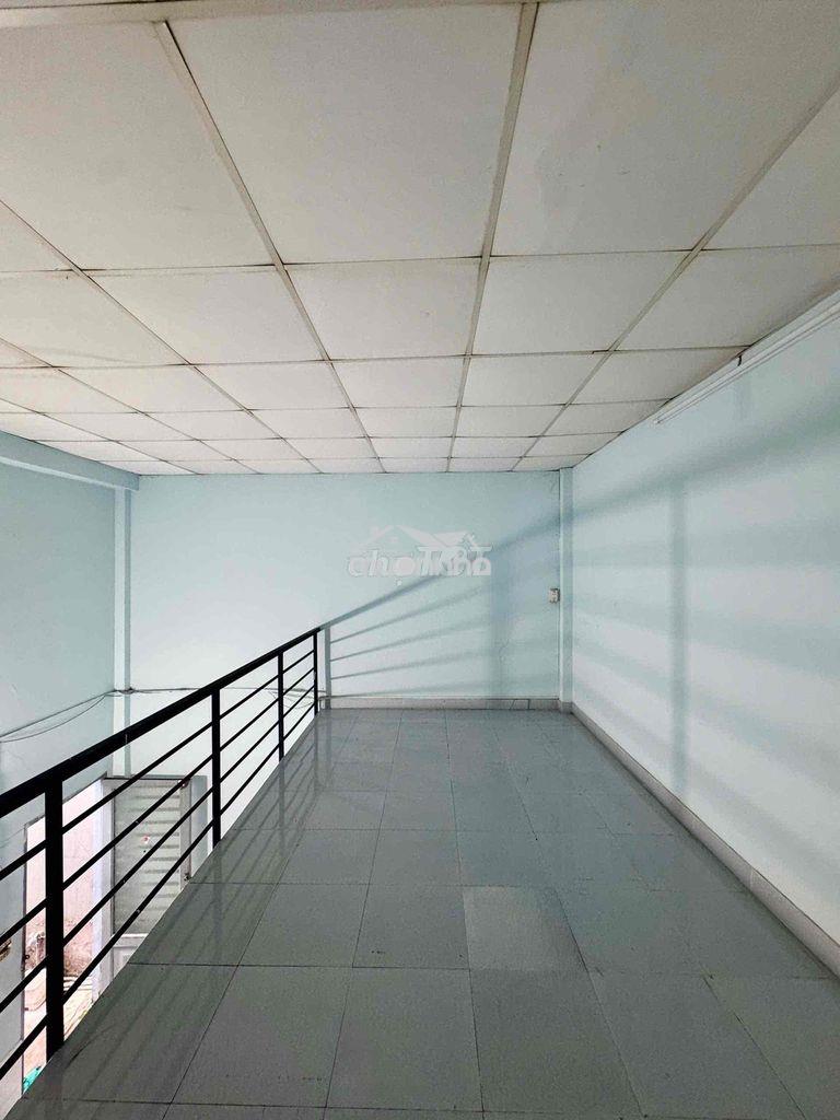 Cho thuê nhà nguyên căn có sân trước nhà gác đúc đứng được 35m2 giá re - 2
