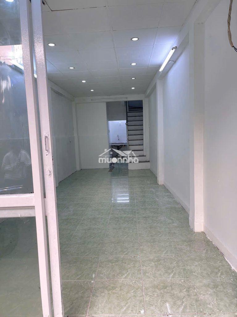 Nhà mới sơn sửa gần mt lê văn sỹ quận 3