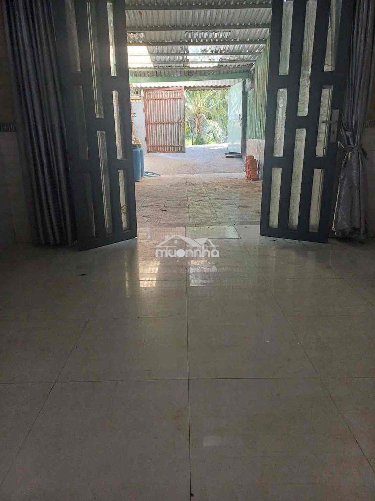 Cho thuê nhà mặt sông tx52 3pn sân rộng chs4 giá 5,5 triệu