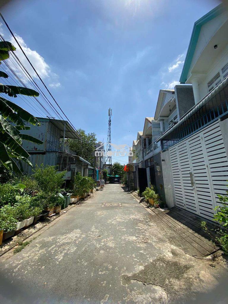 Bán nhà 2 tầng sáng bên đông tăng long vị trí đẹp - 4