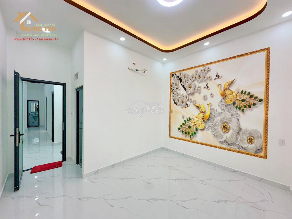 Bán nhà mới có 4 pn ( 1 pn trệt). ngay chợ gò xoài |4m x 19m- 1 lầu | - 2