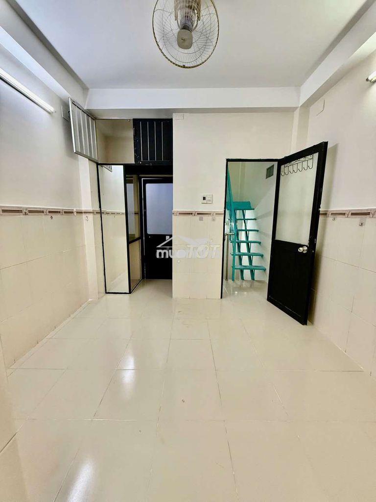 Nhà 4 tầng, lạc long quân, 3pn,3wc, máy lạnh. dt 3,5x9 - 4