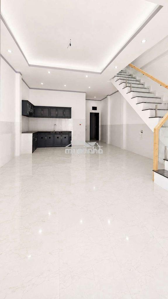 Nhà ngộp cần bán gấp. giá full 1,75 tỷ nhà lầu sổ riêng 3 phòng ngủ - 4
