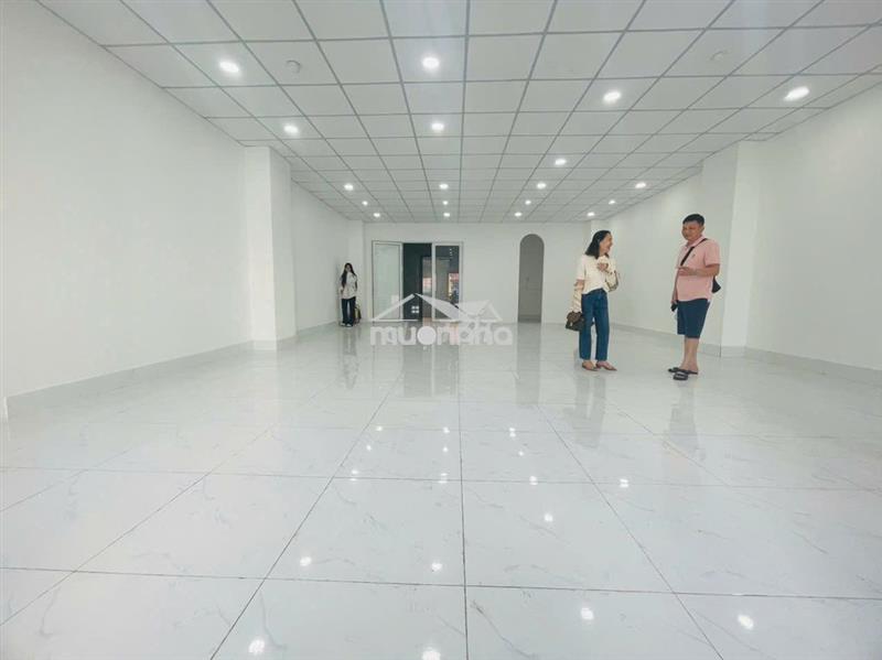 Cho thuê sàn lầu 2 và lầu 4 dt 85m2 giá ưu đãi trong t8.