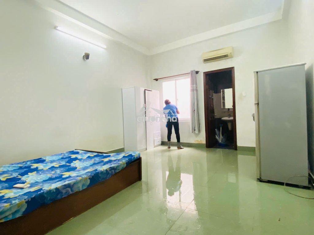 Phòng 5tr cửa sổ trời hẻm  196 tô hiến thành p15 quận 10. - 2