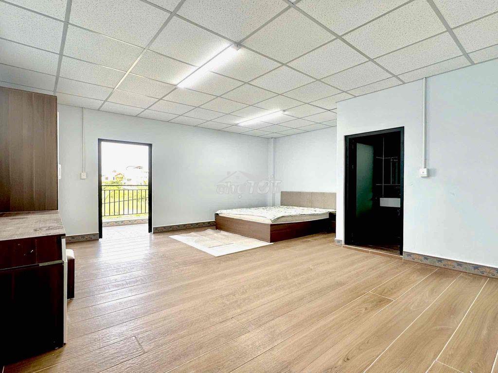Phòng có ban công riêng 50m2 ngay view sông bao mát gần bến xe q8 - 2