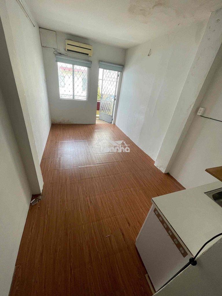 Cho thuê phòng vườn chuối q3 có wc riêng ban công - 2