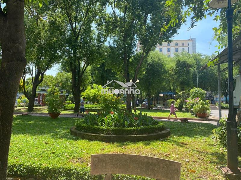 Phòng 50m2 có ban công view hồ bơi, công viên phú nhuận giờ giấc tự do