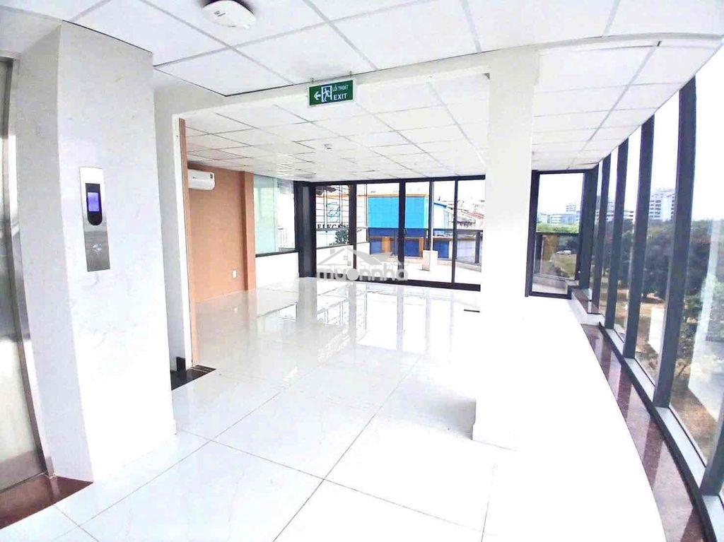 Cho thuê căn góc 3 mặt tiền- có thang máy- 85 triệu - 3