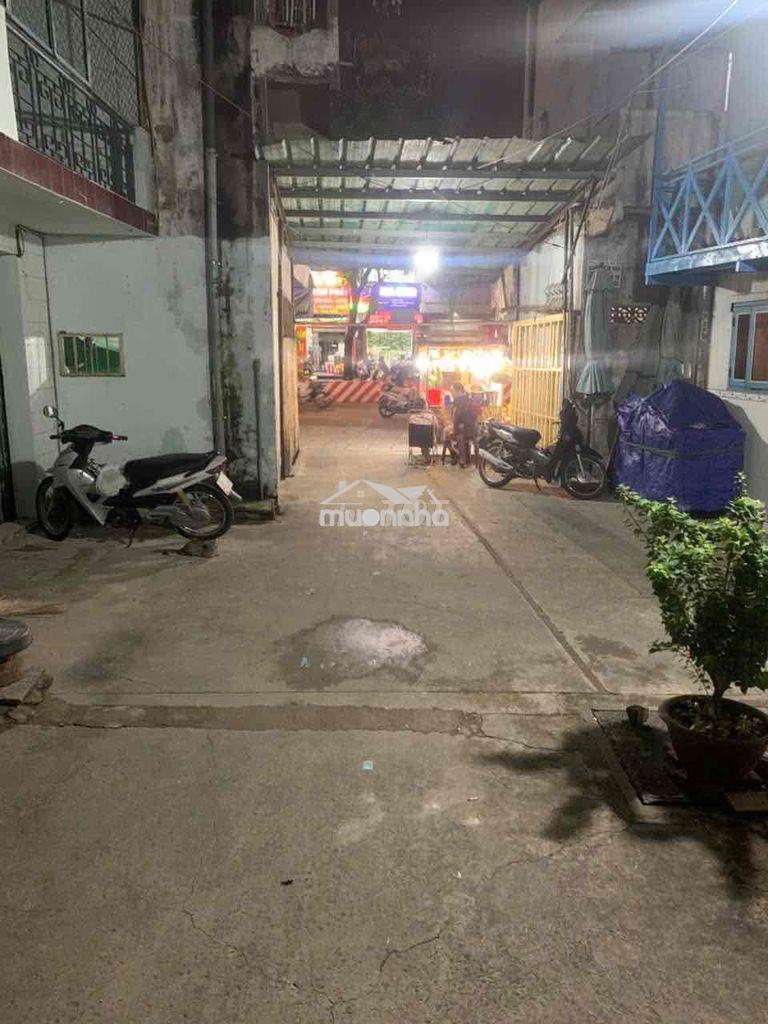 Nhà nguyên căn ngay đầm sen