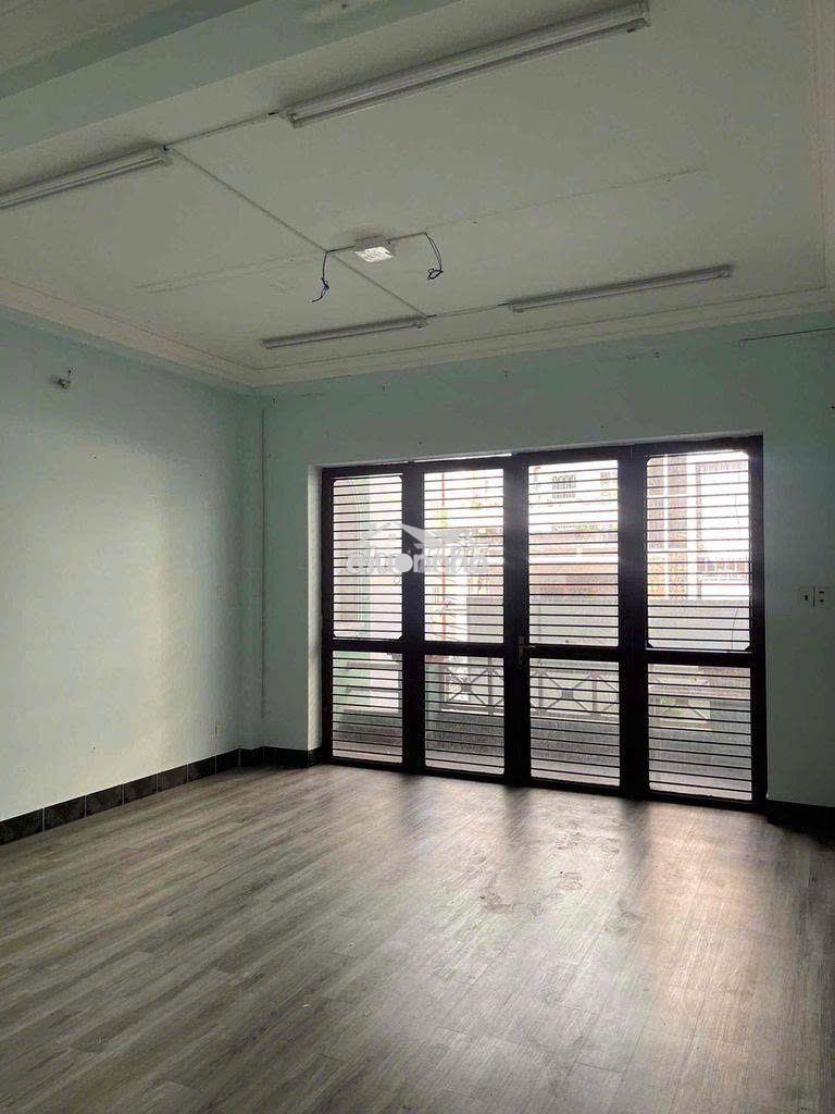 Cho thuê nhà, hxh 6m, 2xx/ tô hiến thành, dtsd 390m2, p.13, quận 10. - 2