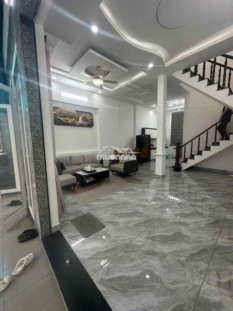 Cho thuê nhà gần ngã tư bà điểm