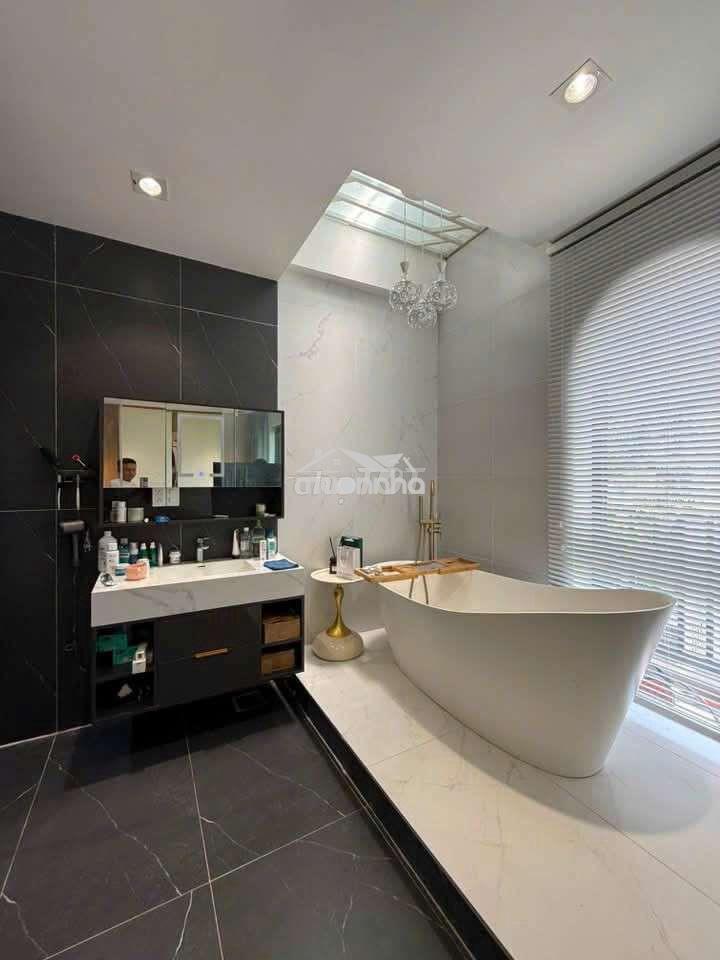 Lê văn duyệt. q1. villa. phố. hxh. ngang 6m. 5 tầng. chỉ 11 t - 3
