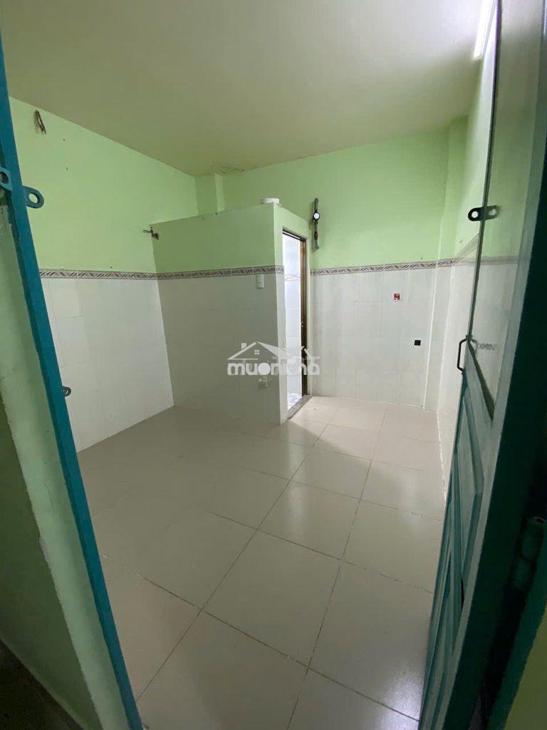 Phòng trống thoáng ngay cầu chữ y, q8, 12m2, 2.4tr - 2