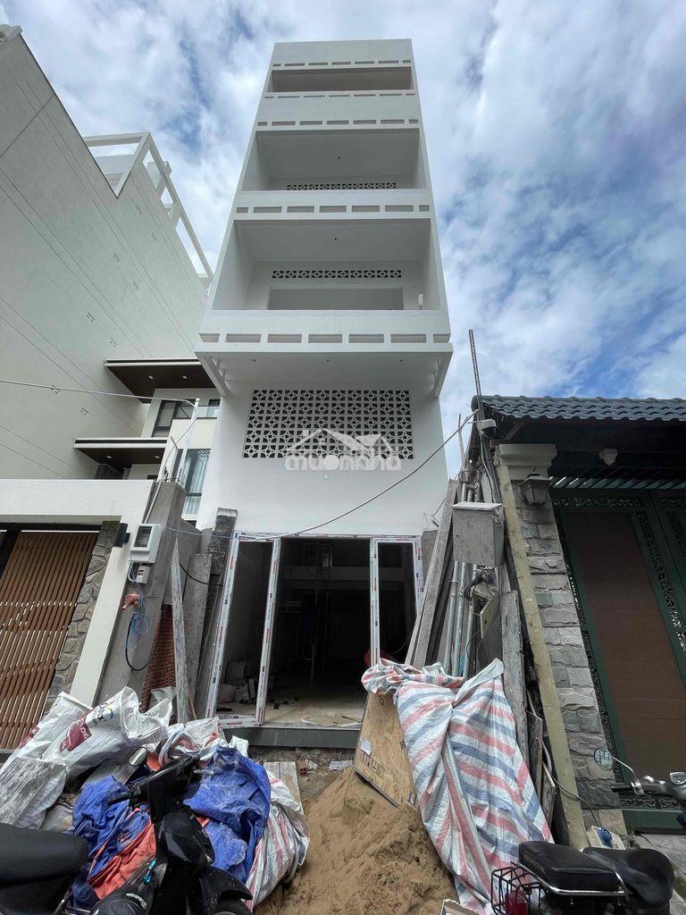 Nhà nguyên căn mới 100% đang hoàn thiện