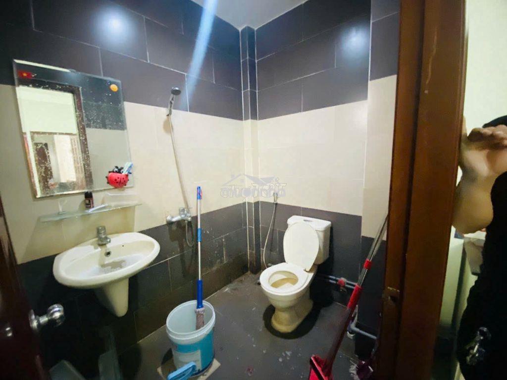 Phòng 5tr cửa sổ trời hẻm  196 tô hiến thành p15 quận 10. - 4