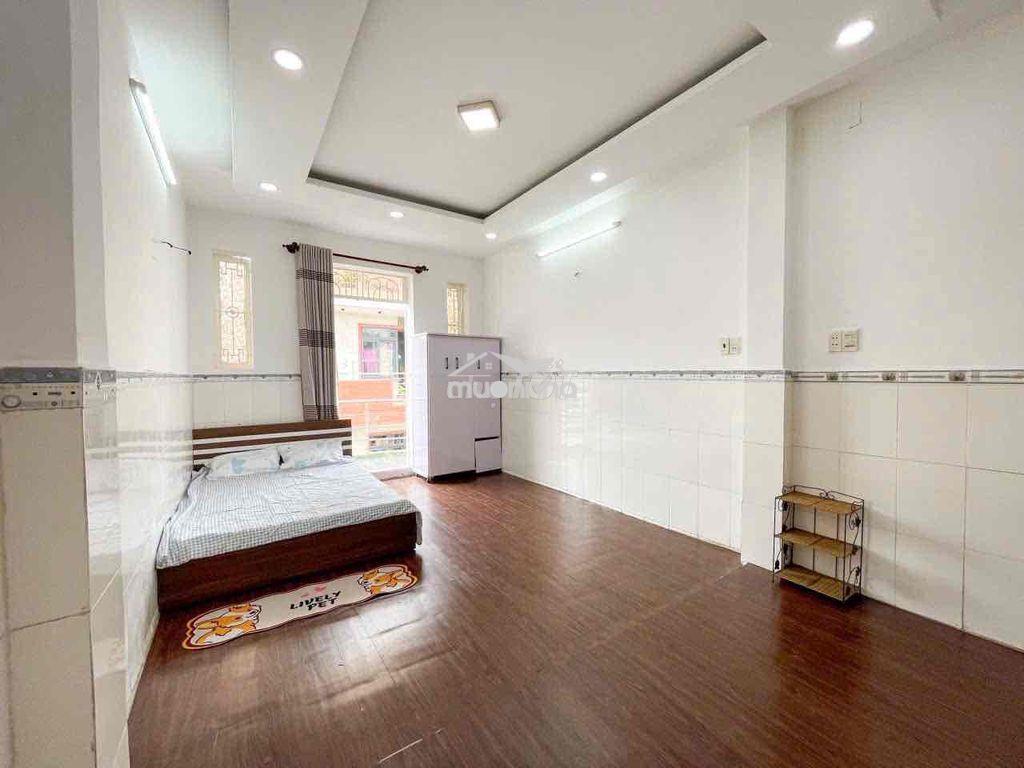 Chính chủ cho thuê phòng rộng 40m2 - ban công - full nội thất -đầm sen - 4