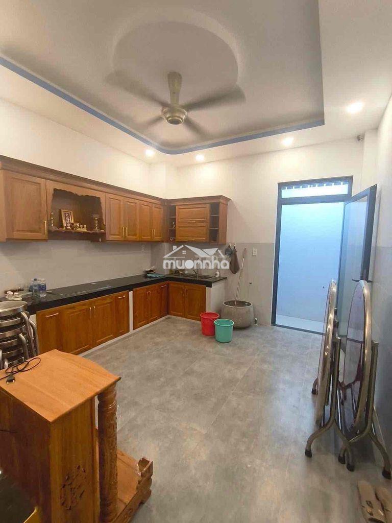 Nhà mới xây chưa ai ở gần vincom - ngã 4 thủ đức - 3lầu 4pn 5wc - 4