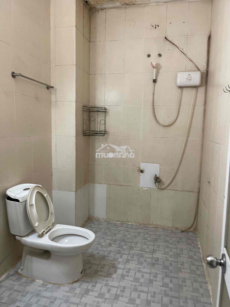 Lầu 1 có 2 phòng 1 wc có ban công ở gđ 4 đến 5 người - Ảnh 2