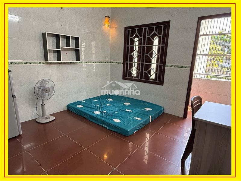 Phòng gần cổng đh văn lang, full men, full nội thất, có ban công