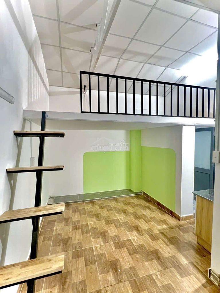 Phòng có gác rộng rãi ngay sát các trường đh lớn