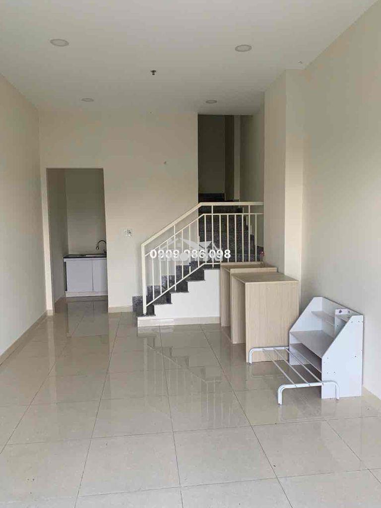 Shop dreamhome kinh doanh; mặt bằng đang trống. lh xem và thuê !