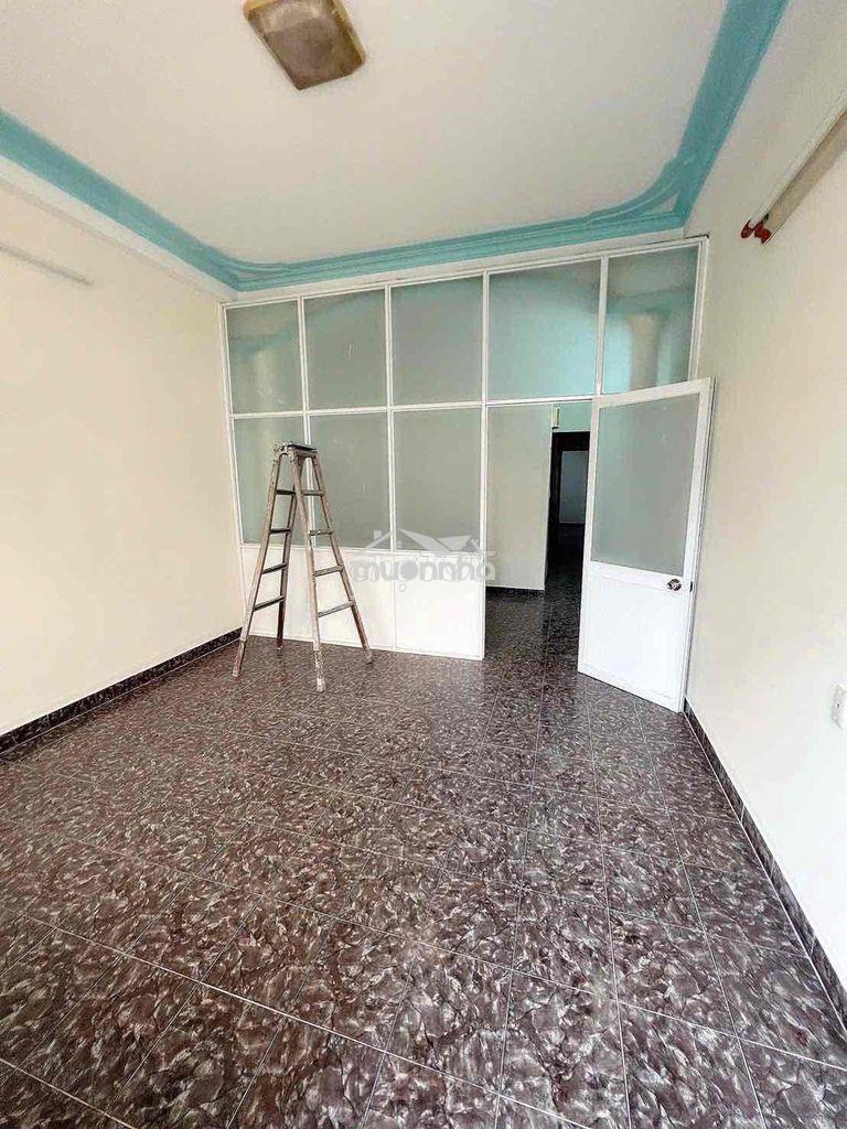 Cho thuê phòng ban công đối diện công viên đường số 28 bình phú - 3