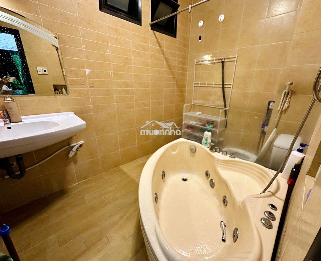 Căn hộ ban công ngập ánh sáng có bồn tắm giữa dh sài gòn và cầu ba son - 2