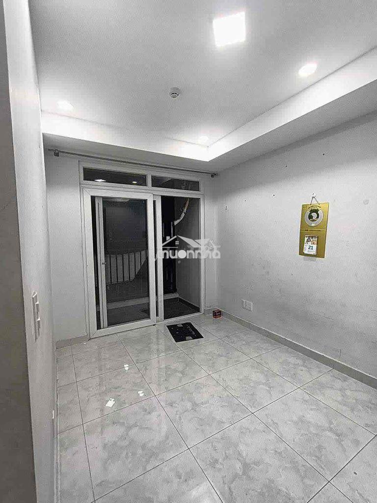 Cho thuê căn hộ 2pn - có ban công sát cầu nguyễn tri phương quận 5