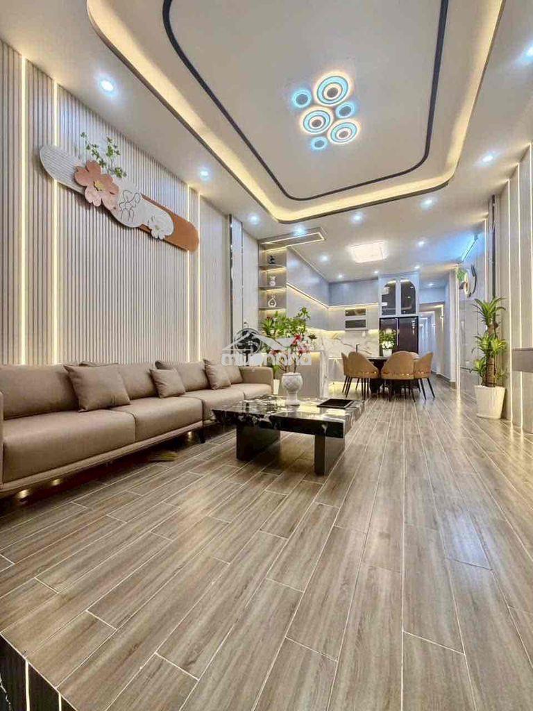 Bán nhà 4x27m, sổ hồng riêng, mới full nội thất